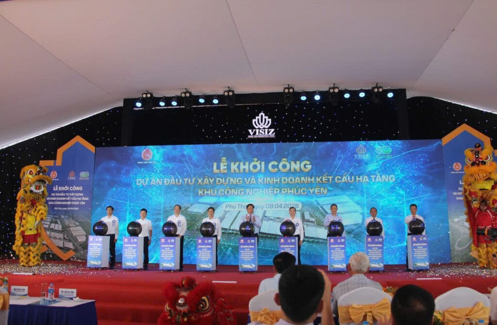 Nghi thức bấm nút khởi công Khu công nghiệp Phúc Yên. Ảnh: Ngọc Hoa